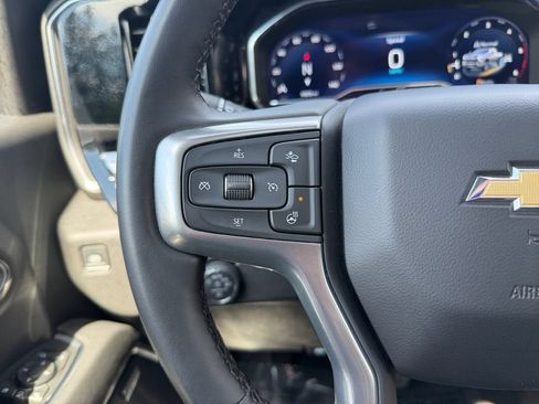 Used 2025 Chevrolet Silverado 2500 LTZ w/ LTZ Convenience Package AWD/4WD image 15