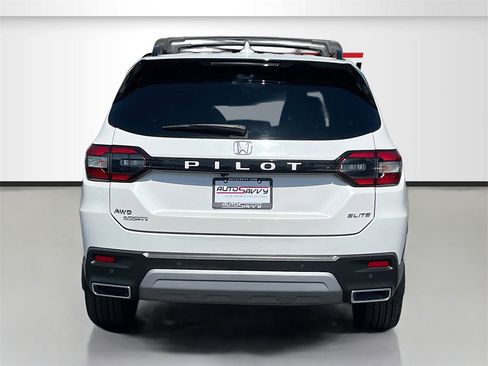 Used 2023 Honda Pilot Elite image 6