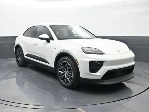 Certified 2025 Porsche Macan Electric RWD image 24