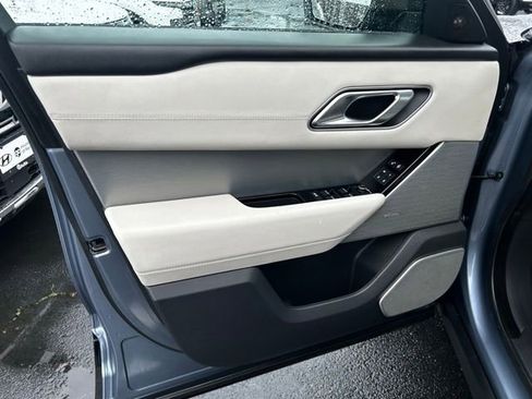 Used 2018 Land Rover Range Rover Velar R-Dynamic HSE image 12