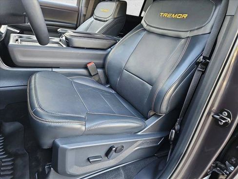 Used 2025 Ford Expedition Tremor AWD/4WD image 16