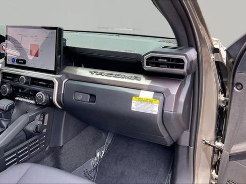 Used 2025 Toyota Tacoma TRD Sport RWD image 18