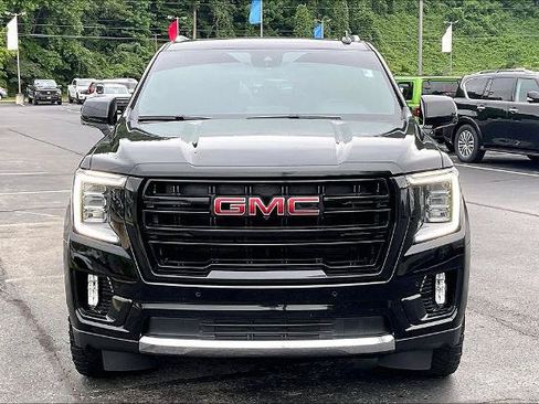 Used 2023 GMC Yukon SLT w/ SLT Premium Package AWD/4WD image 3