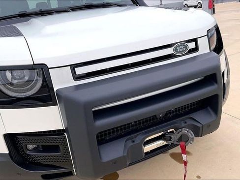 Used 2024 Land Rover Defender 110 S image 34