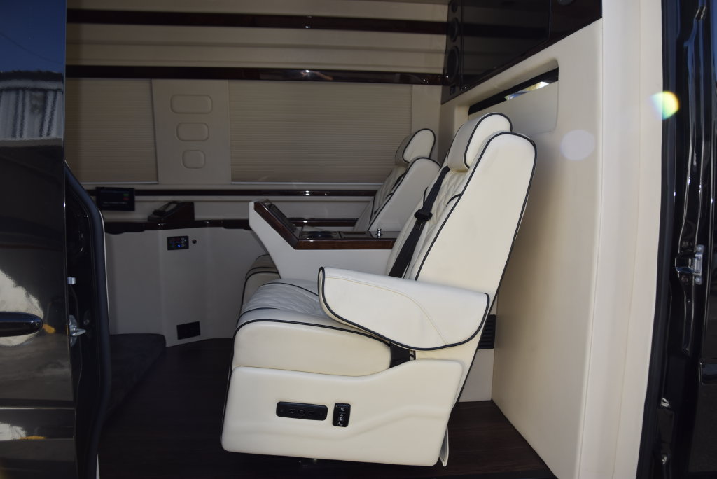Used 2017 Mercedes-Benz Sprinter 2500 image 34