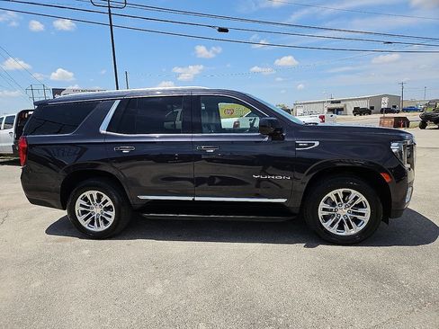 Used 2024 GMC Yukon SLT RWD image 9