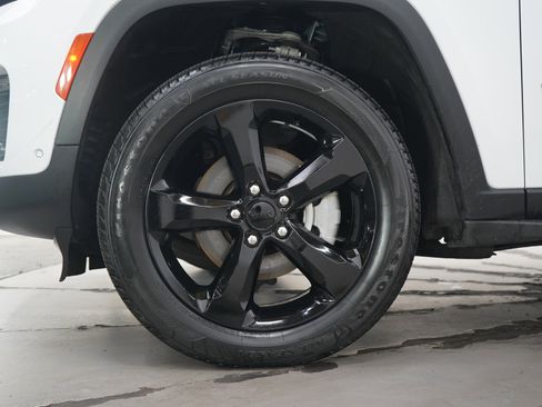 Used 2024 Jeep Grand Cherokee Limited w/ Luxury Tech Group II AWD/4WD image 30