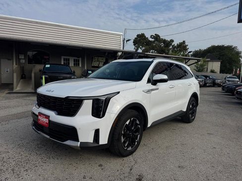 Used 2024 Kia Sorento S FWD image 2