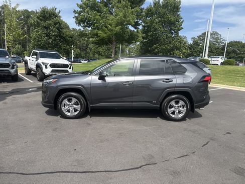 Used 2025 Toyota RAV4 XLE w/ Convenience Package AWD/4WD image 7