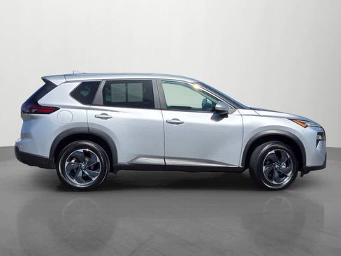 Used 2024 Nissan Rogue SV AWD/4WD image 7