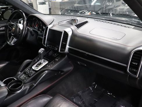 Used 2017 Porsche Cayenne Turbo image 26