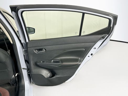 Used 2025 Nissan Versa SR FWD image 28