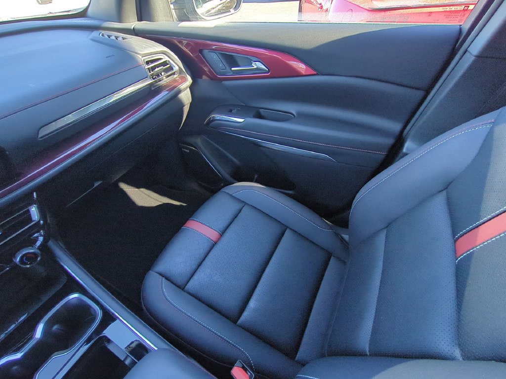 Used 2025 Chevrolet Traverse RS FWD image 19