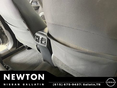 Used 2018 Nissan Rogue SV FWD image 15