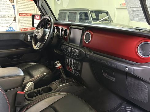 Used 2018 Jeep Wrangler Unlimited Rubicon image 16