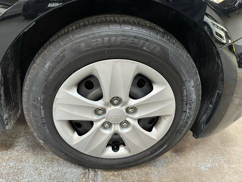 Used 2017 Kia Forte LX image 21