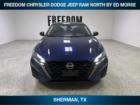 Used 2024 Nissan Altima 2.5 SR FWD image 2
