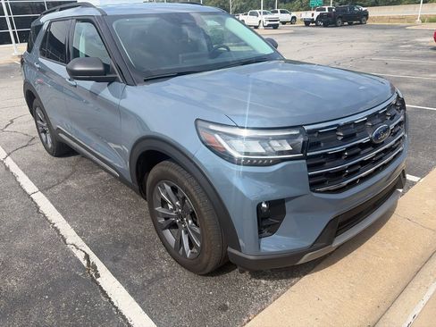 Used 2025 Ford Explorer Active w/ Active Comfort Package AWD/4WD image 2