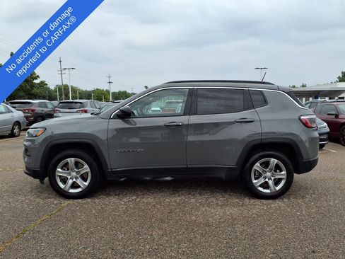 Used 2024 Jeep Compass Latitude AWD/4WD image 9