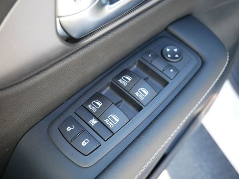 New 2026 Chrysler Pacifica Select FWD image 7