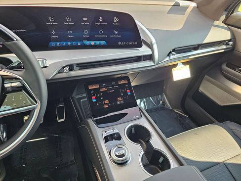 New 2027 Cadillac Vistiq Luxury AWD/4WD image 31