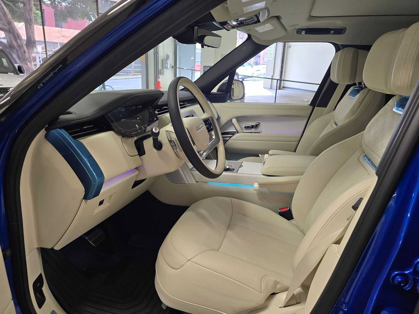 New 2025 Land Rover Range Rover SV AWD/4WD image 22
