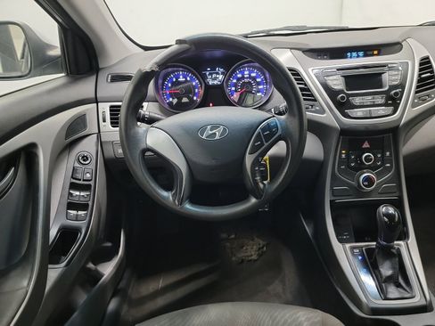 Used 2014 Hyundai Elantra SE image 16