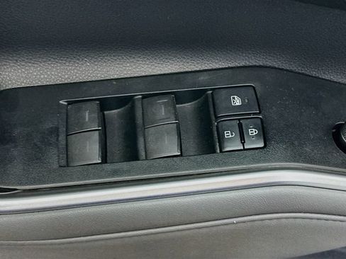Used 2021 Toyota Highlander XLE AWD/4WD image 21
