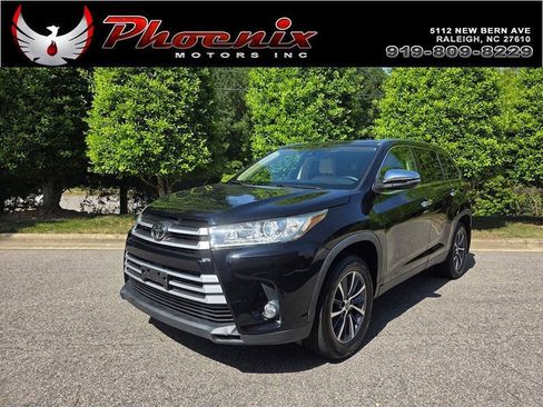 Used 2019 Toyota Highlander XLE AWD/4WD image 1