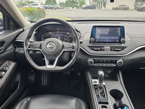 Used 2020 Nissan Altima 2.5 SR AWD/4WD image 2