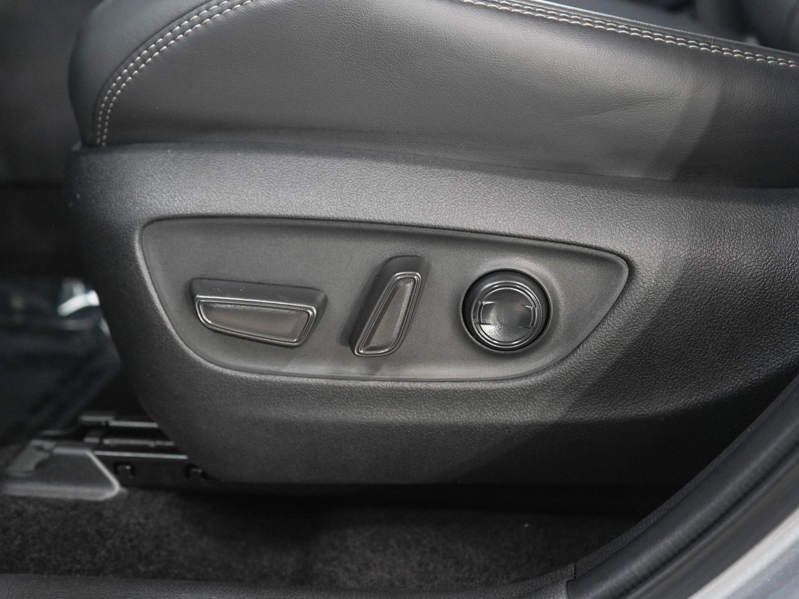 Used 2025 Toyota RAV4 XLE Premium w/ Weather Package AWD/4WD image 28
