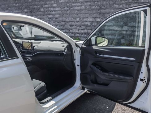 Used 2023 Nissan Altima 2.5 SV image 14