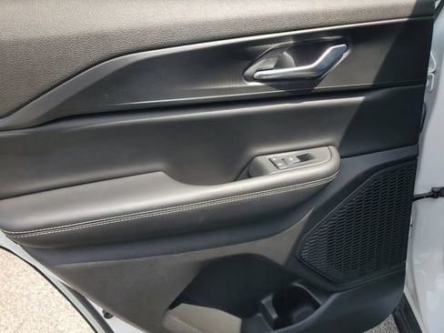 Certified 2025 Jeep Grand Cherokee Altitude RWD image 15