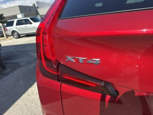 Used 2020 Cadillac XT4 Premium Luxury w/ Technology Package FWD image 5