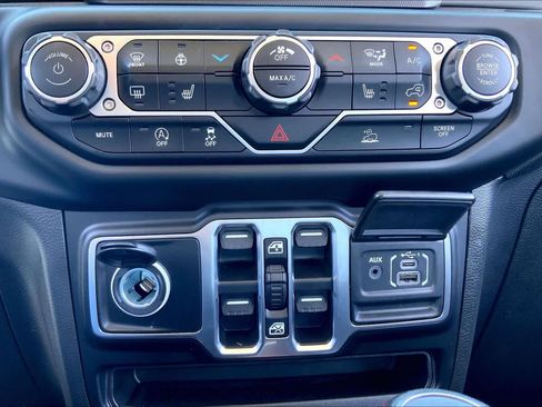 Used 2023 Jeep Wrangler Unlimited Sport AWD/4WD image 32