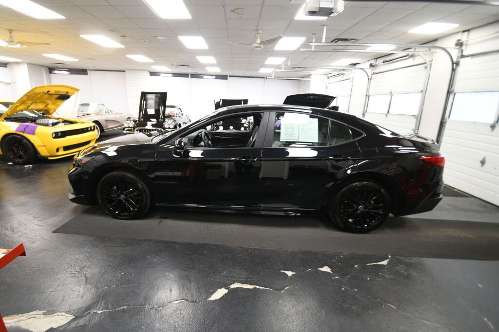 Used 2025 Toyota Camry SE w/ Convenience Package AWD/4WD image 5