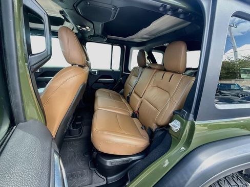 Used 2023 Jeep Wrangler Unlimited Rubicon 4xe w/ Cold Weather Group AWD/4WD image 18