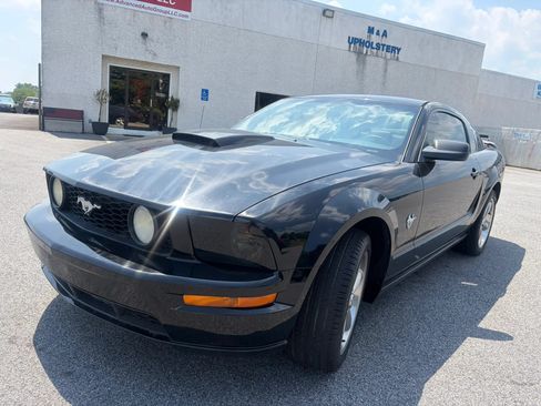 Used 2009 Ford Mustang GT RWD image 7