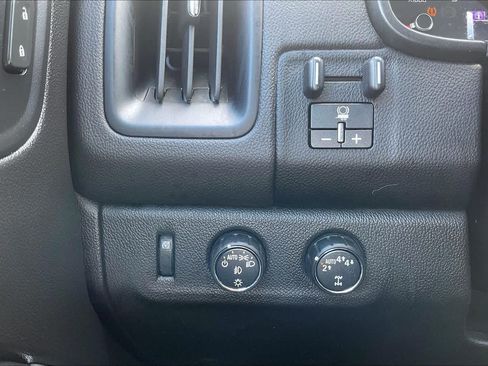 Used 2018 Chevrolet Colorado LT w/ LT Convenience Package AWD/4WD image 32