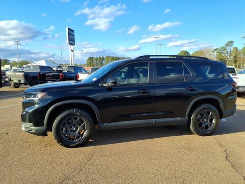 Used 2023 Honda Pilot TrailSport image 1
