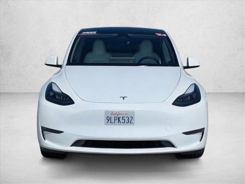 Used 2024 Tesla Model Y Long Range AWD/4WD image 2