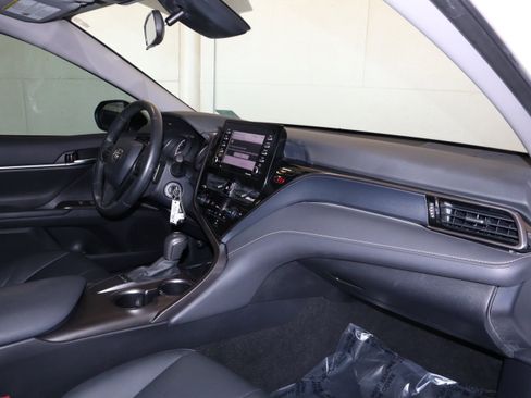 Used 2024 Toyota Camry SE image 38