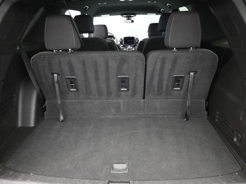 Used 2022 Chevrolet Traverse LT image 16