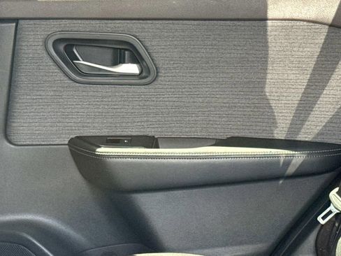 Certified 2023 Nissan Rogue SV FWD image 14