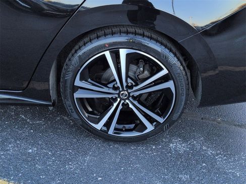 Used 2021 Nissan Sentra SR w/ SR Premium Package image 23