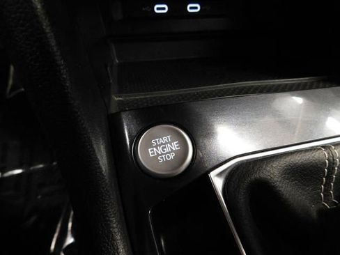 Used 2023 Volkswagen Tiguan SE image 33