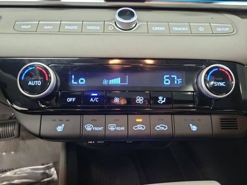 Used 2024 Hyundai Elantra SEL FWD image 30