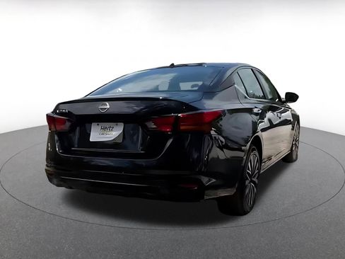 Used 2025 Nissan Altima 2.5 SV FWD image 14
