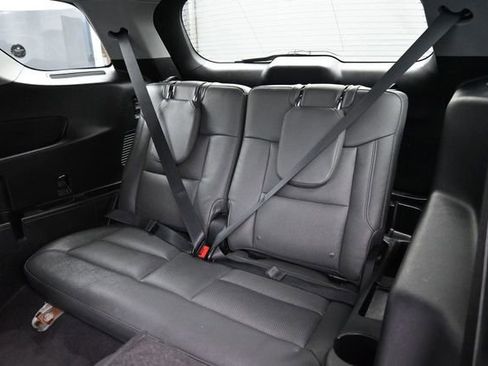Used 2021 Ford Explorer XLT RWD image 7
