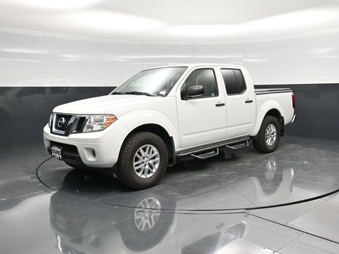 Used 2017 Nissan Frontier SV w/ SV Value Truck Package image 6